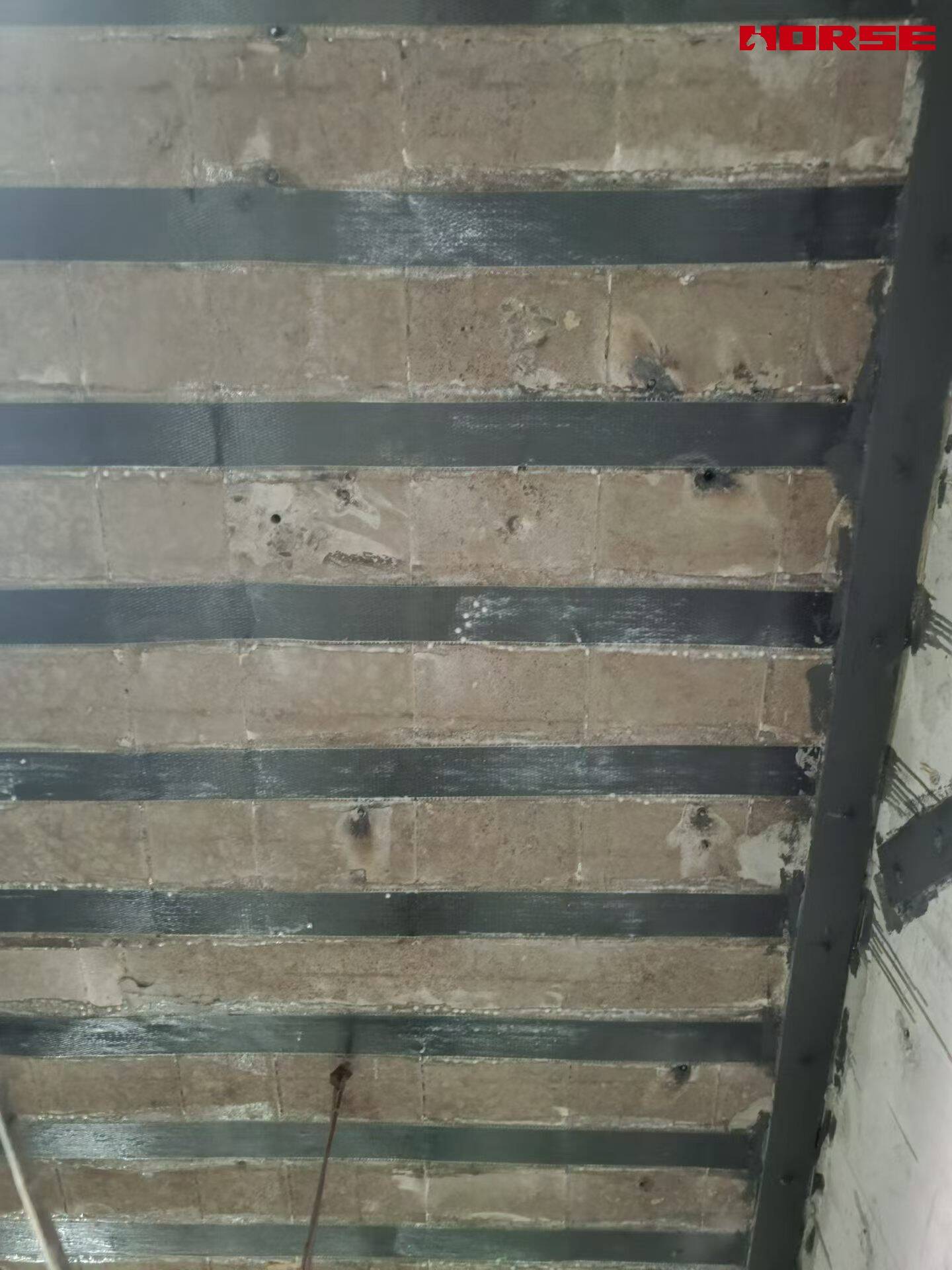 ألياف الكربون على البلاطة الخرسانية