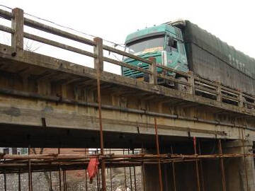 صفائح CFRP مسبقة الإجهاد للجسر المقوى