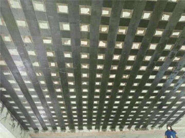 تعزيز شقوق البلاطة الخرسانية بنظام البوليمر المقوى بالألياف (FRP)