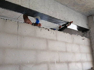 إصلاح شقوق الهياكل الخرسانية باستخدام نسيج ألياف الكربون